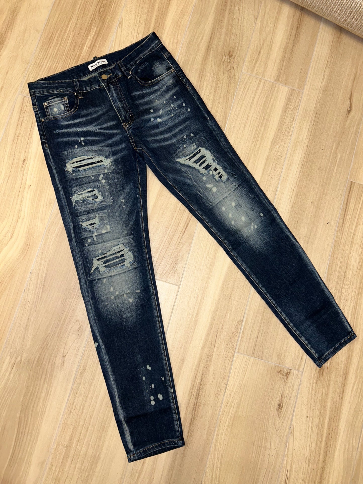 URBAN RIPPED JEANS